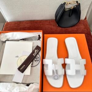 Hermès Unisex Sneakers