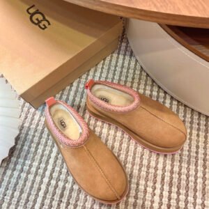 UGG Women's Snow Boots