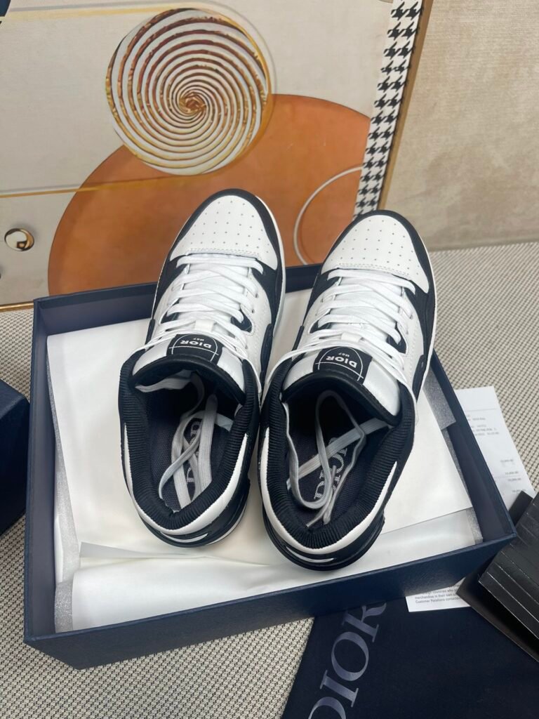 Dior Unisex Chunky Sneakers detail 1
