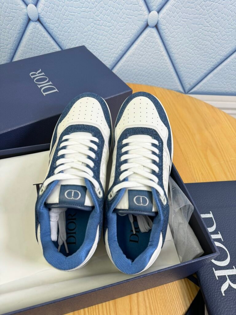 Dior Unisex Chunky Sneakers detail 1