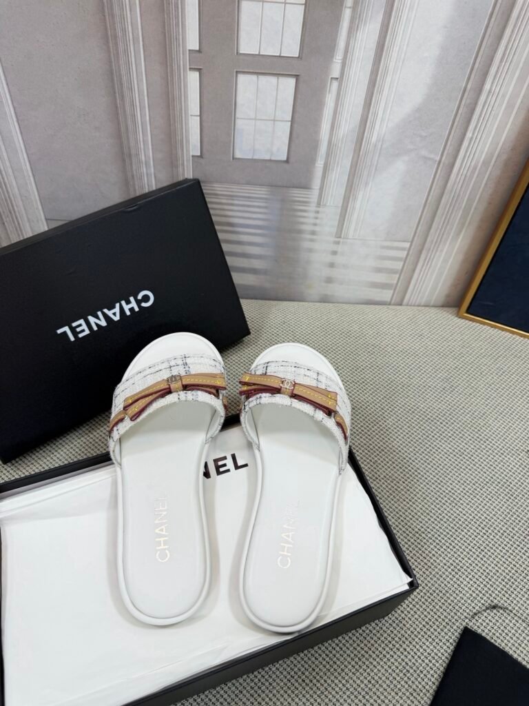 Chanel Women's Slides detail image 1