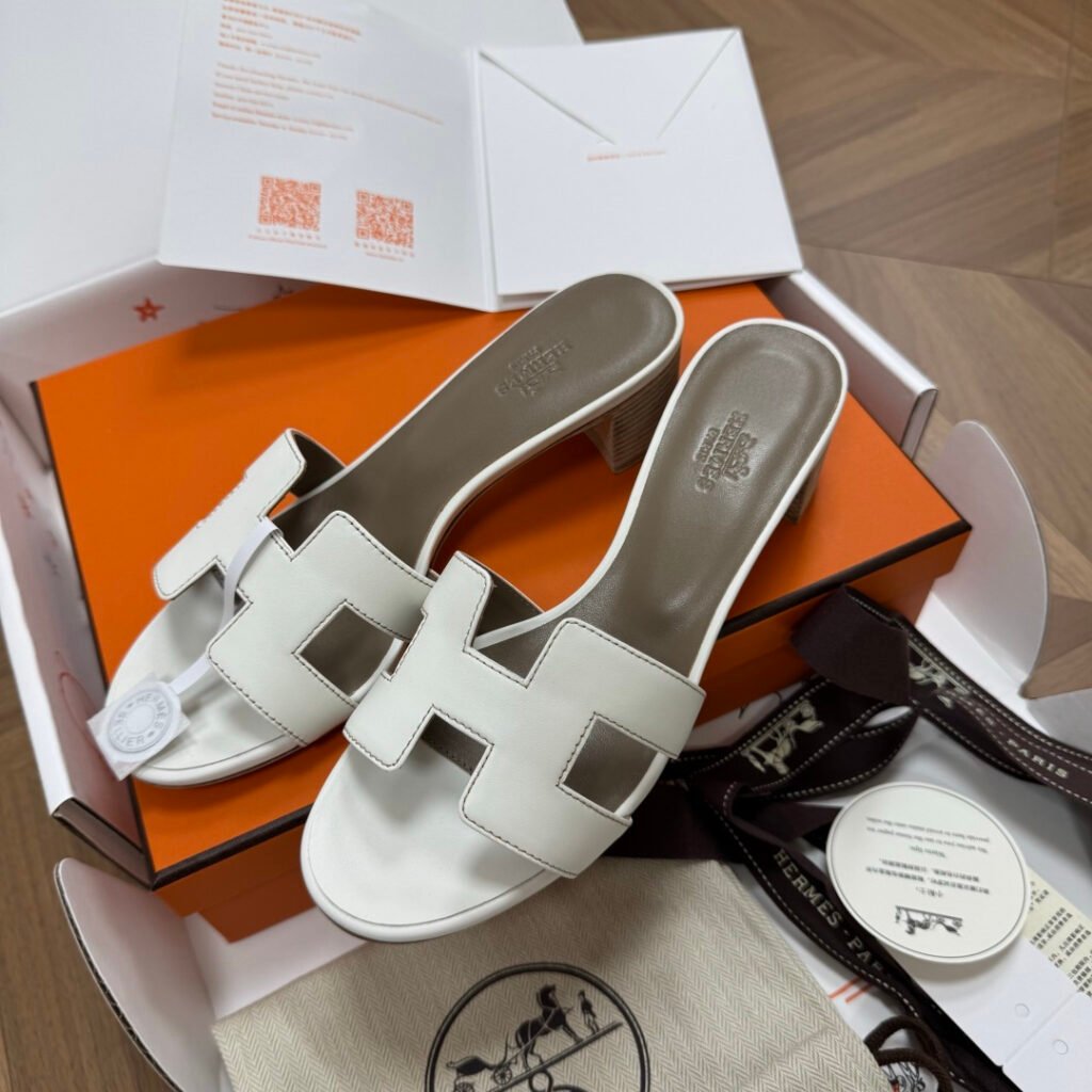 Hermès Unisex Sandals detail 1