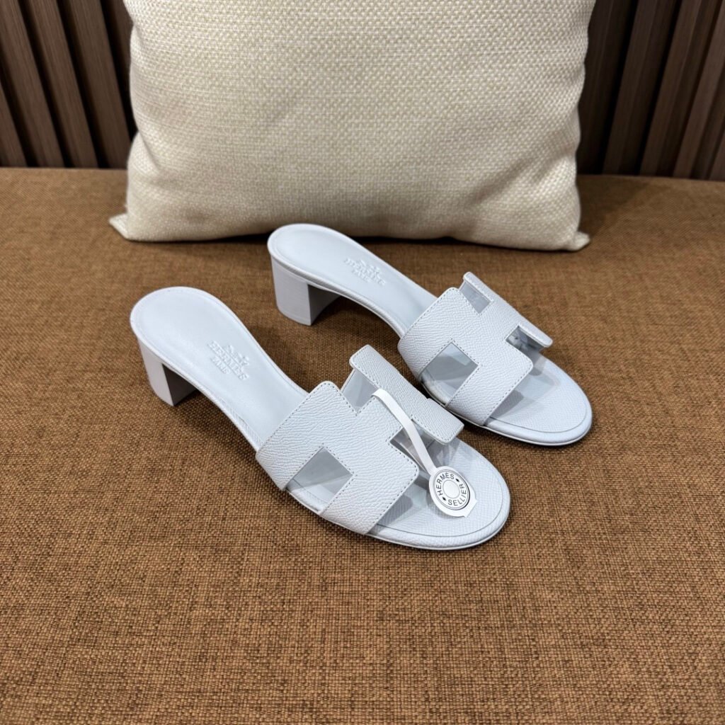 Hermès Unisex Leather-Sole Shoes detail 1