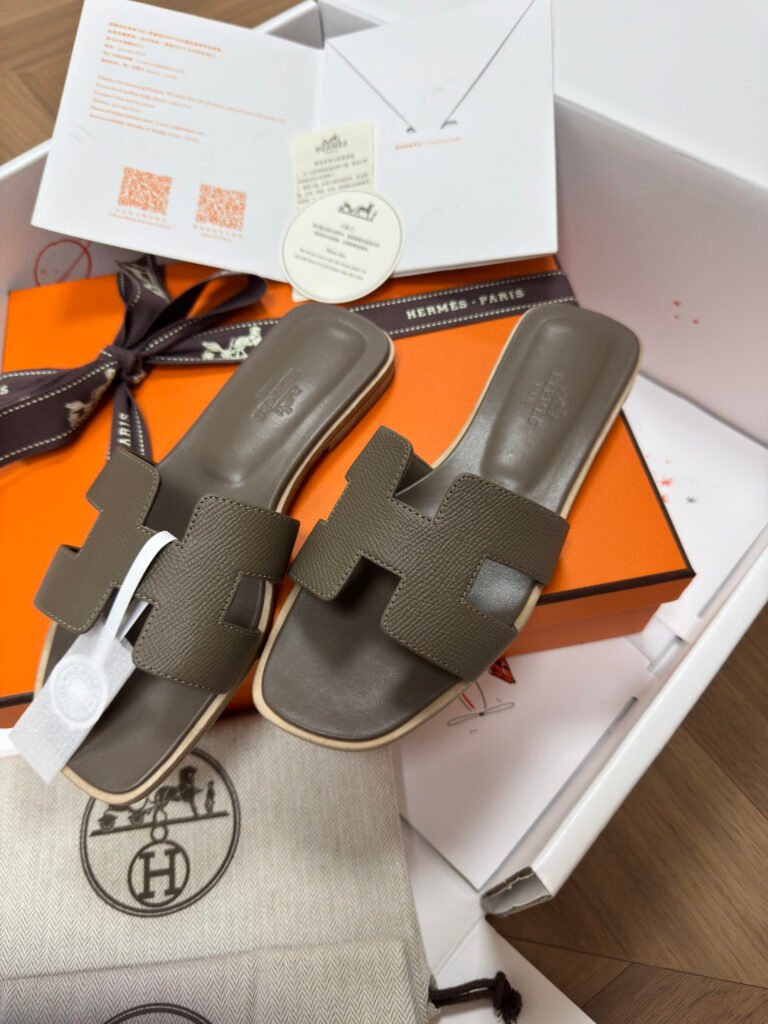 Hermès Unisex Sandals detail 1