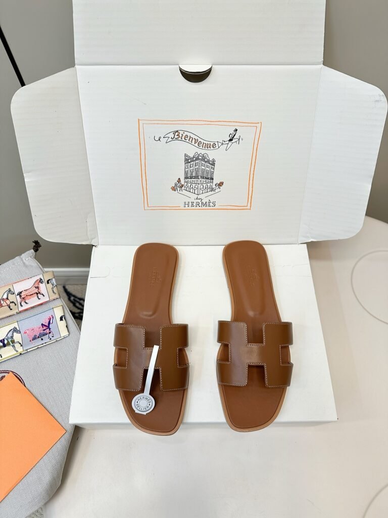 Hermès Unisex Slides detail 1