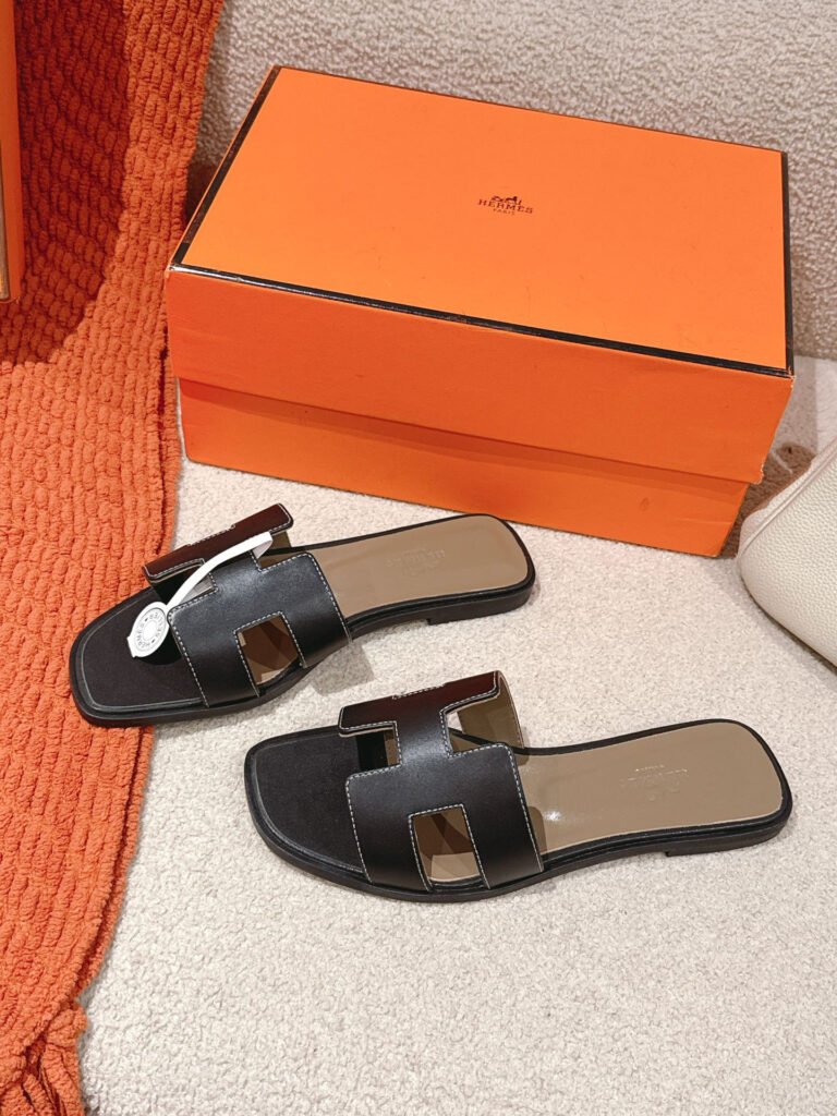 Hermès Unisex Slides detail 1