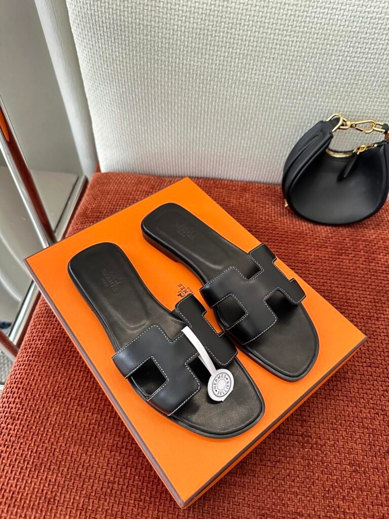 Hermès Unisex Sneakers detail 1