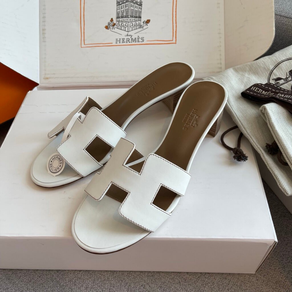 Hermès Women's High-Heel Pumps detail 1