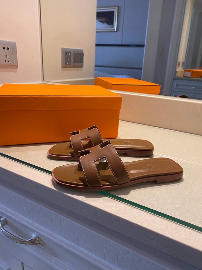 Hermès Unisex Sneakers detail 1
