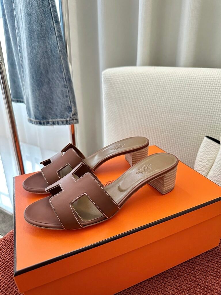 Hermès Unisex Sneakers detail 1
