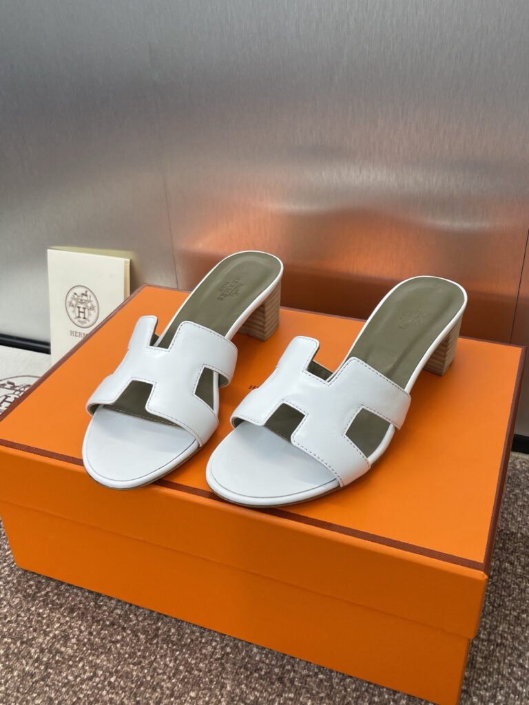 Hermès Unisex Slides detail 1