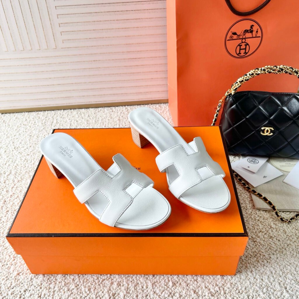 Hermès Unisex Slides detail 1