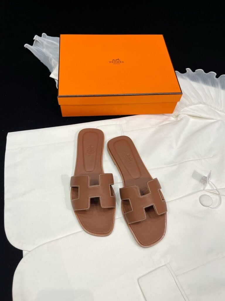 Hermès Unisex Slides detail 1