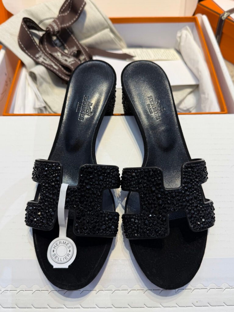 Hermès Women's High-Heel Pumps detail 1