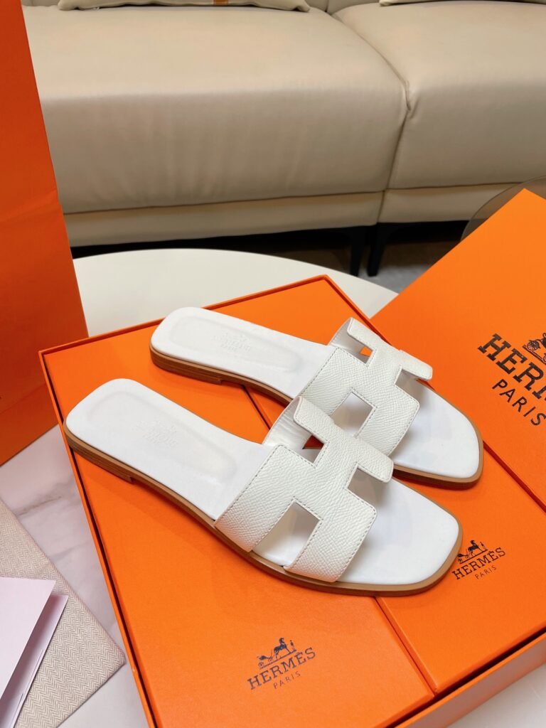 Hermès Unisex Sneakers detail 1