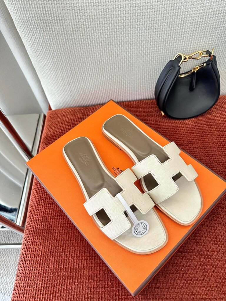 Hermès Unisex Sneakers detail 1