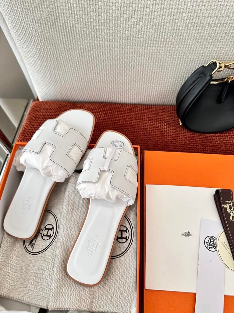 Hermès Unisex Sneakers detail 1