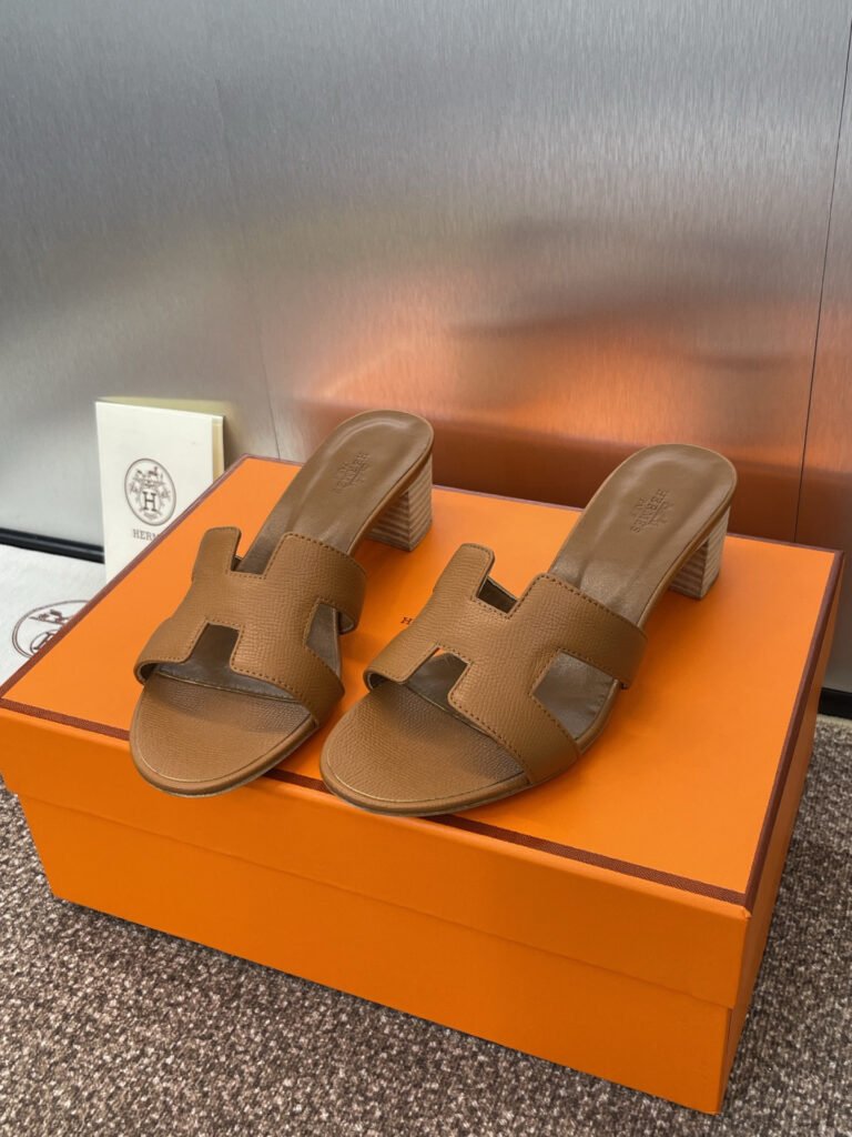 Hermès Unisex Slides detail 1