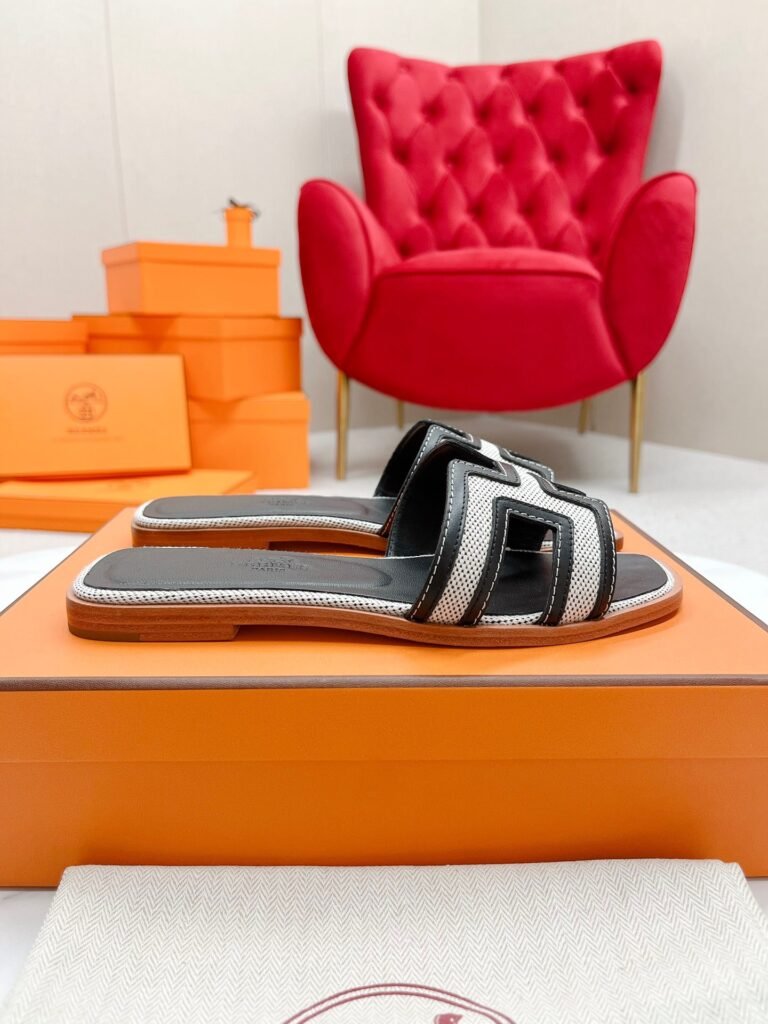 Hermès Unisex Slides detail 1