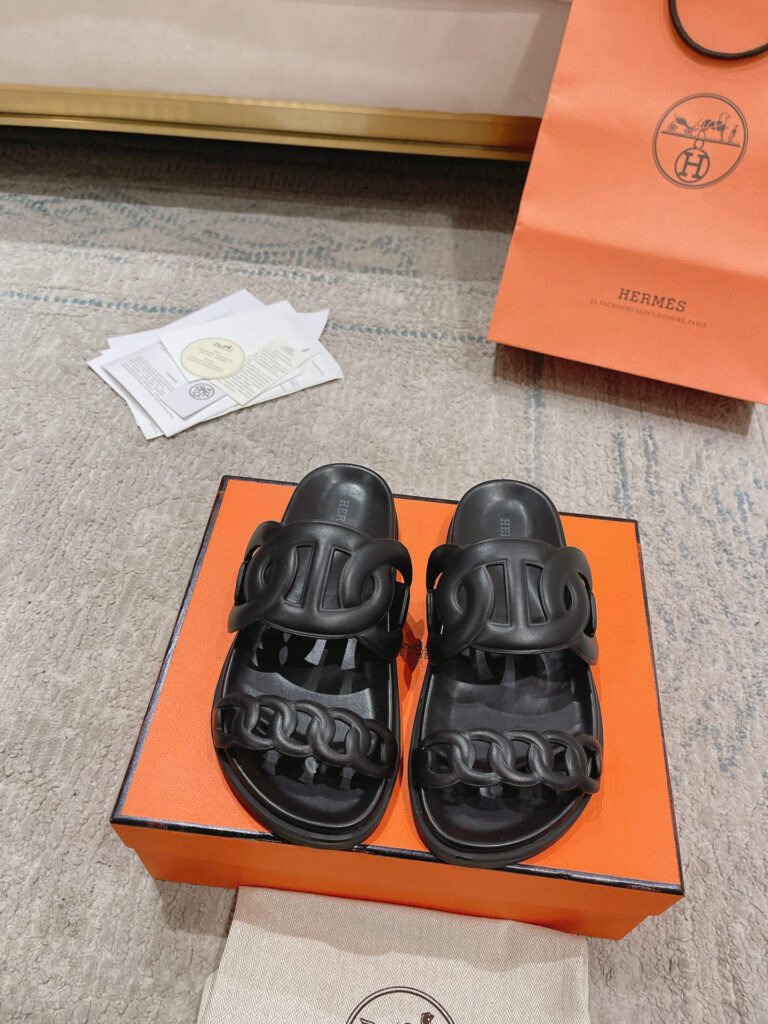 Hermès Unisex Sneakers detail 1