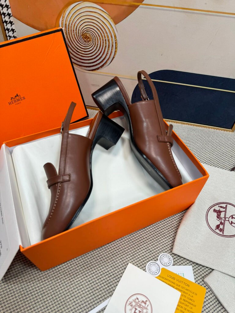 Hermès Unisex Sandals detail 1