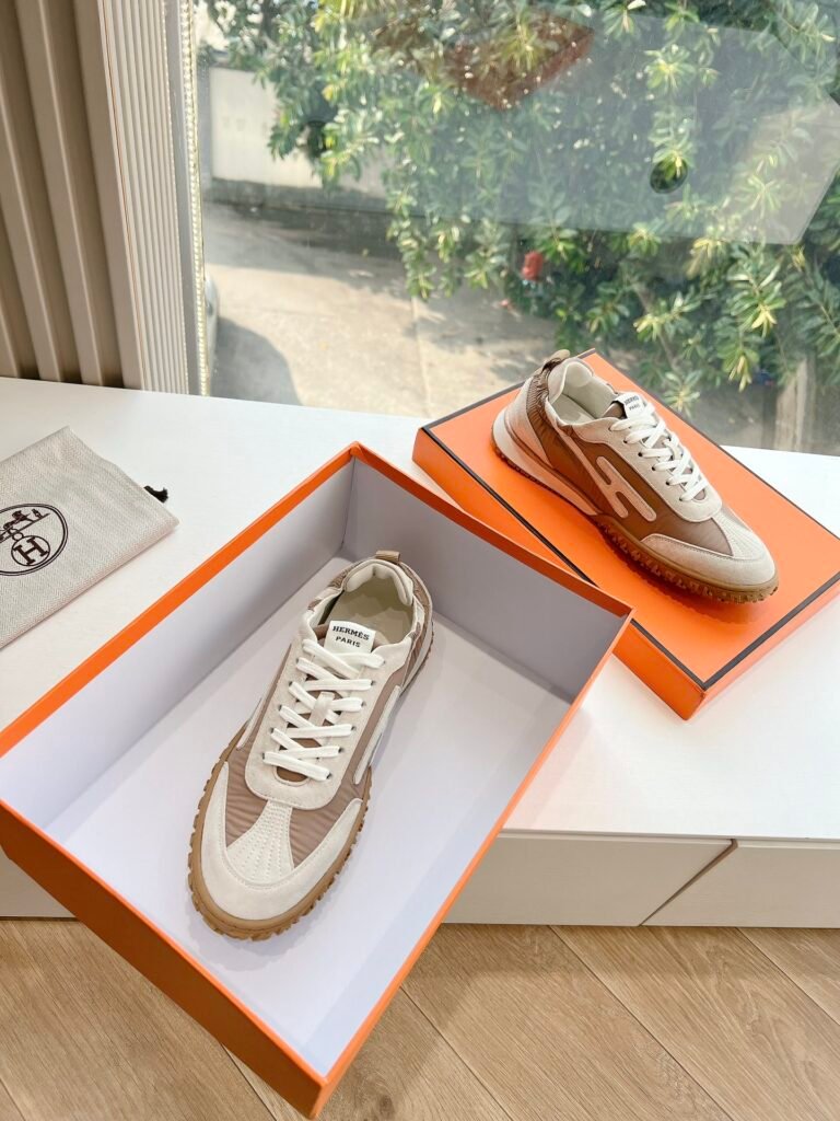 Hermès Unisex White Low-Top Sneakers detail 1