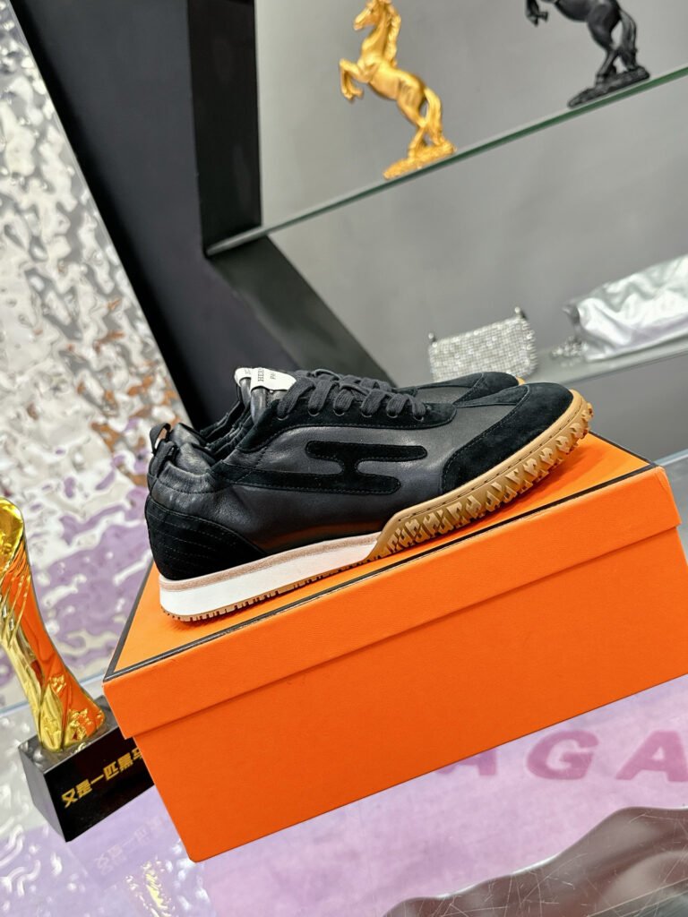 Hermès Unisex White Low-Top Sneakers detail 1