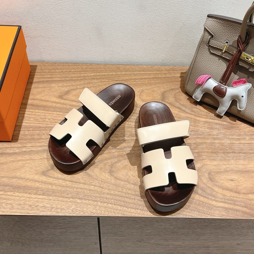 Hermès Unisex Slides detail 1