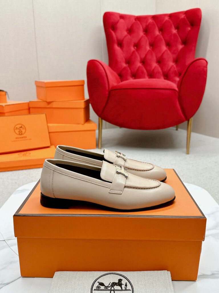 Hermès Unisex Loafers detail 1