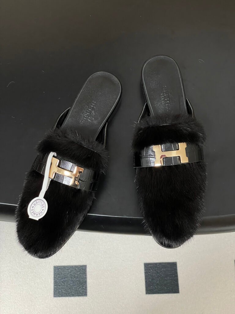 Hermès Unisex Loafers detail 1