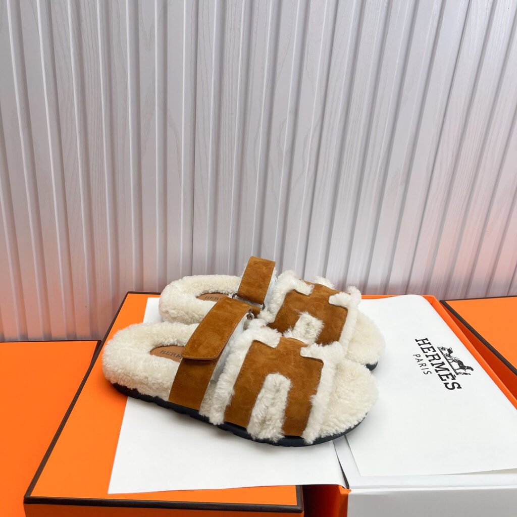 Hermès Unisex Shearling Shoes detail 1