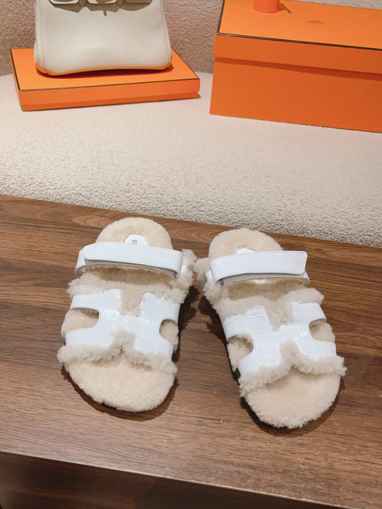 Hermès Unisex Shearling Shoes detail 1