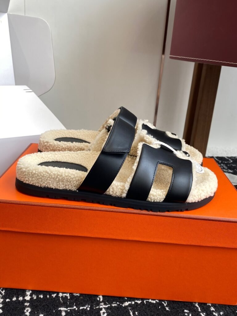 Hermès Men's Shearling Shoes detail 1