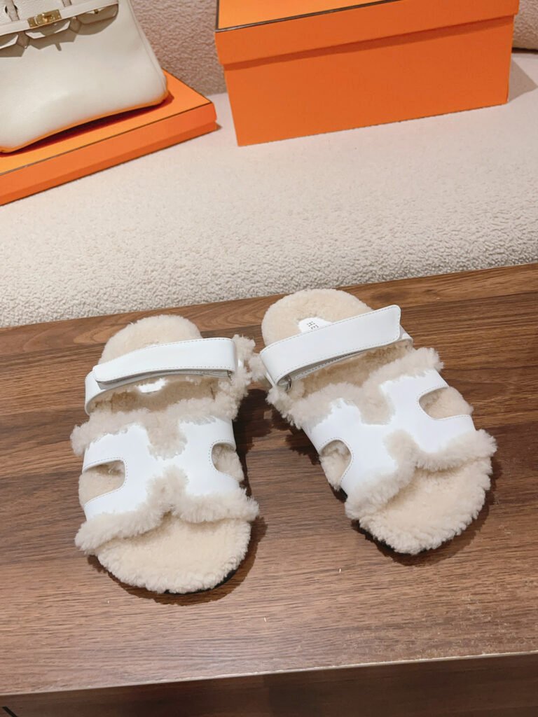 Hermès Unisex Shearling Shoes detail 1