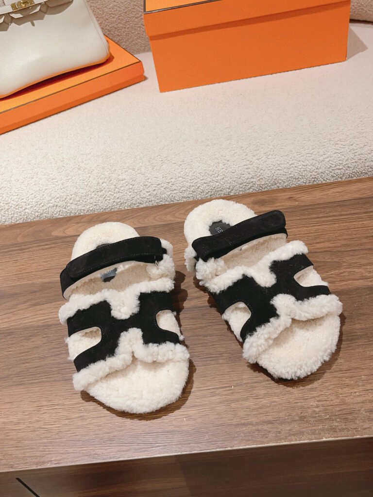 Hermès Unisex Shearling Shoes detail 1
