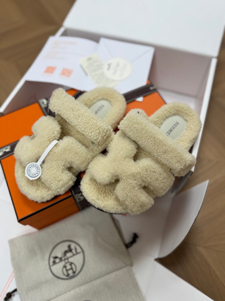 Hermès Unisex Shearling Shoes detail 1