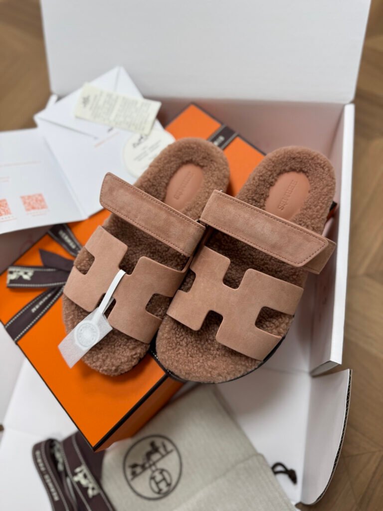 Hermès Unisex Shearling Shoes detail 1
