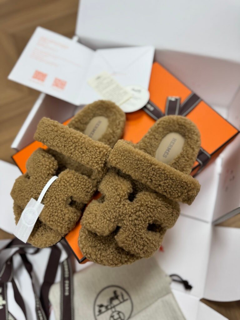 Hermès Unisex Shearling Shoes detail 1
