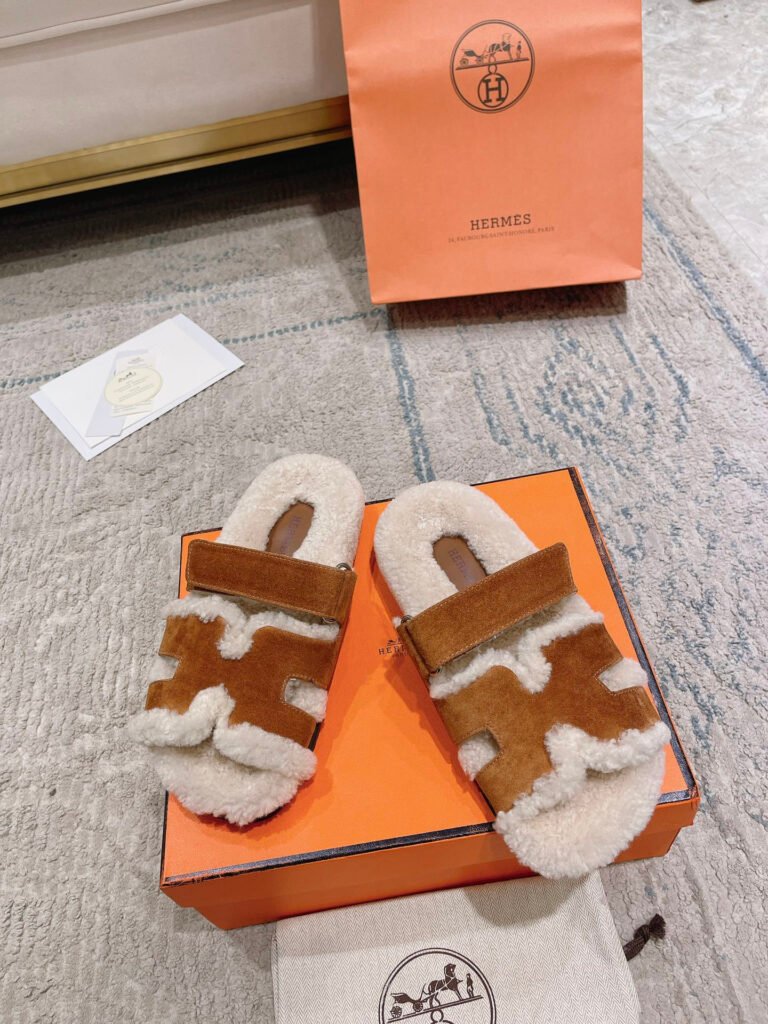 Hermès Unisex Shearling Shoes detail 1