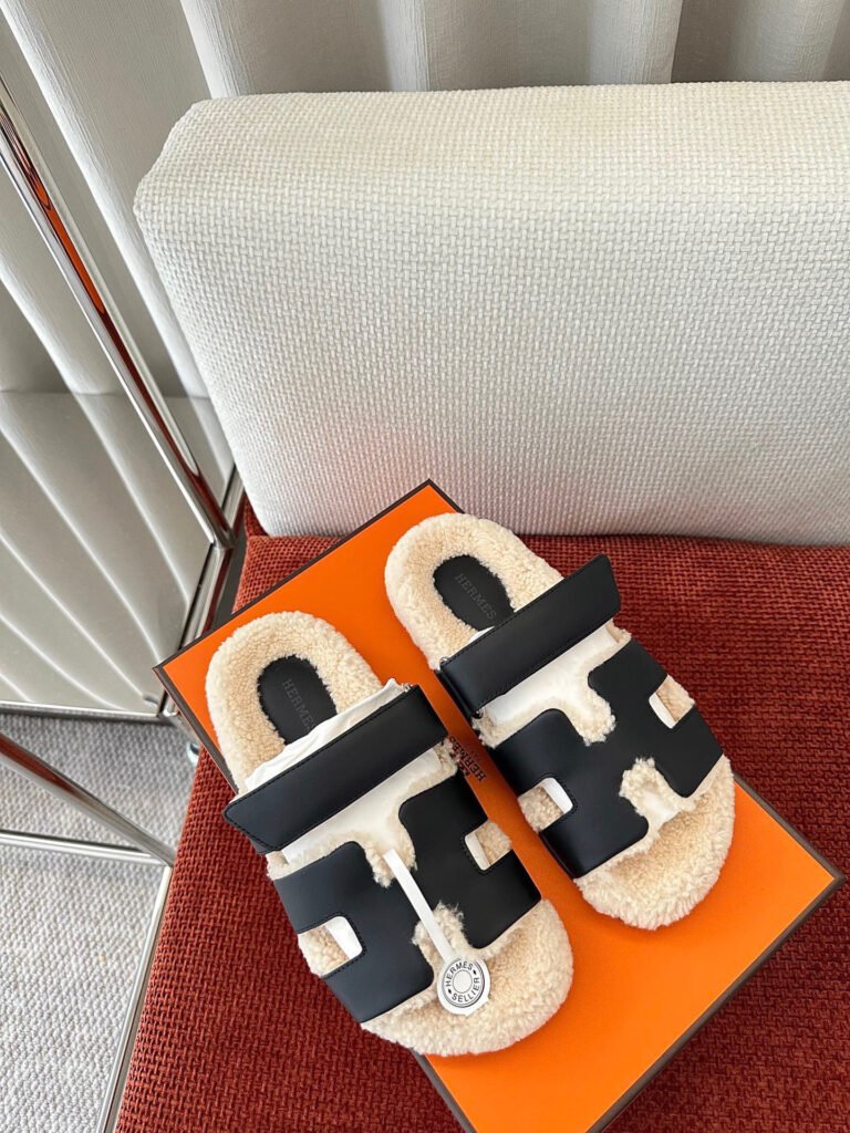 Hermès Unisex Shearling Shoes detail 1