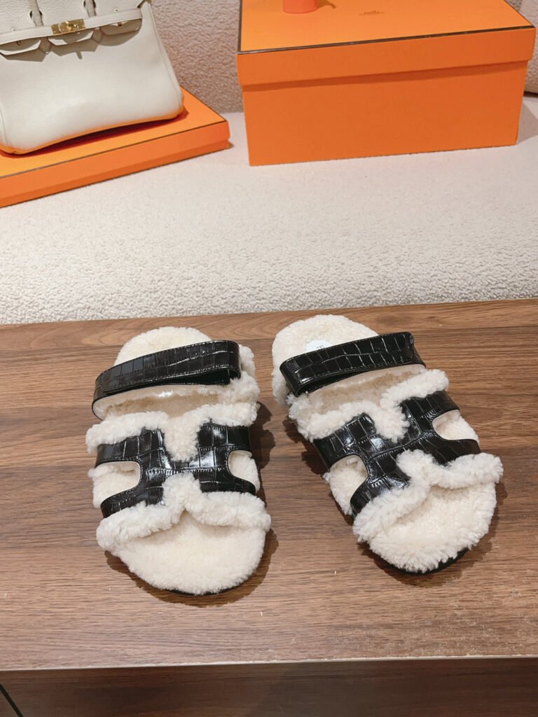 Hermès Unisex Shearling Shoes detail 1