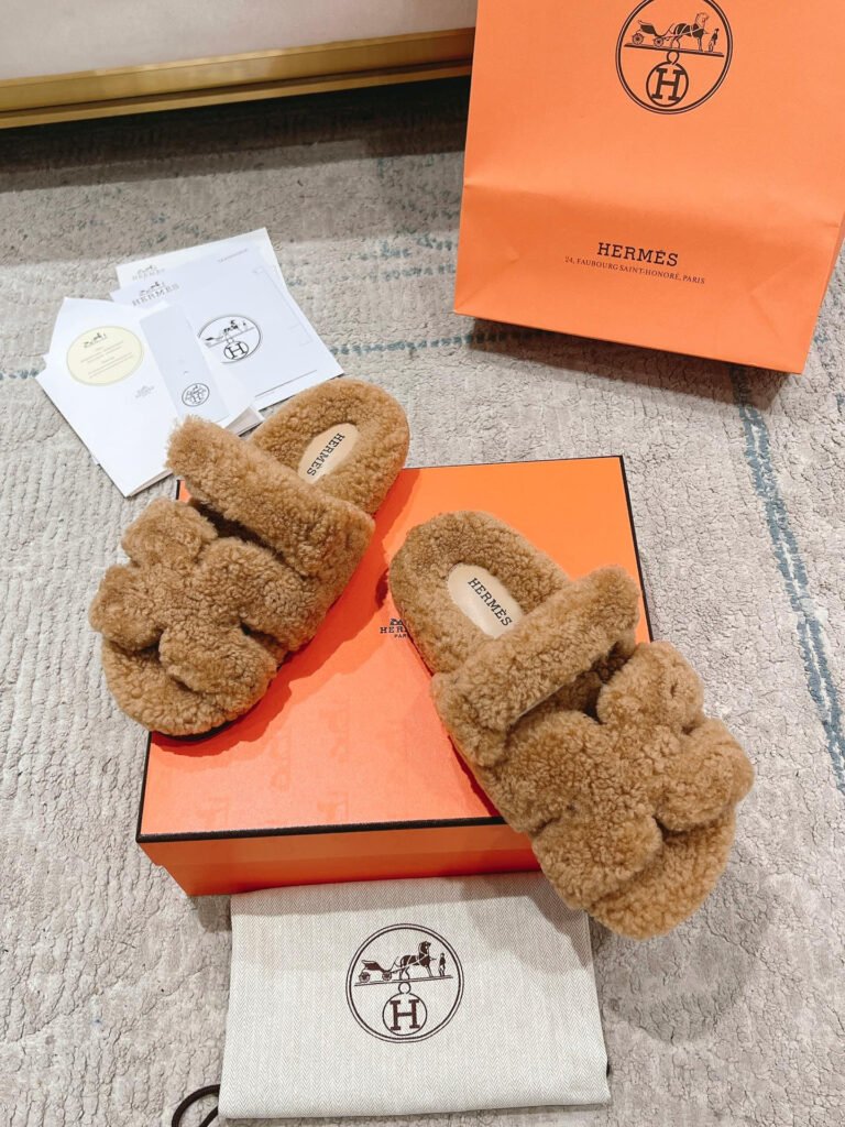 Hermès Unisex Shearling Shoes detail 1