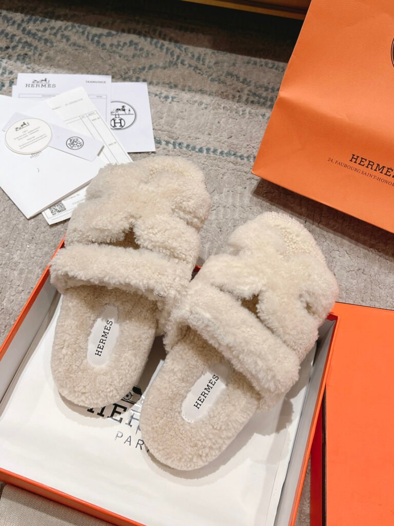 Hermès Unisex Shearling Shoes detail 1