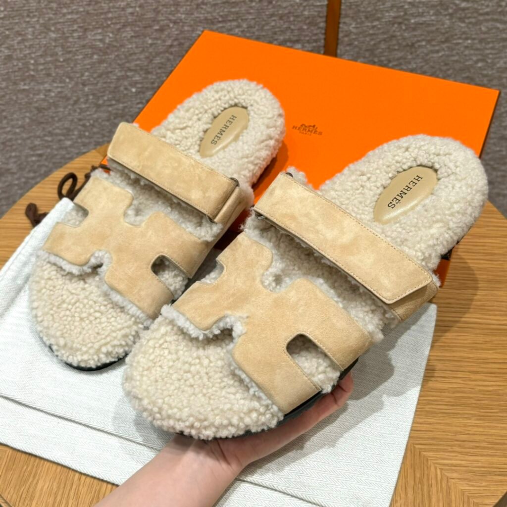 Hermès Unisex Shearling Shoes detail 1