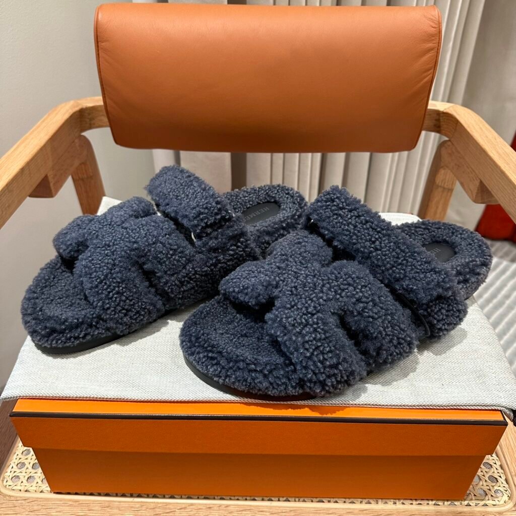 Hermès Unisex Shearling Shoes detail 1