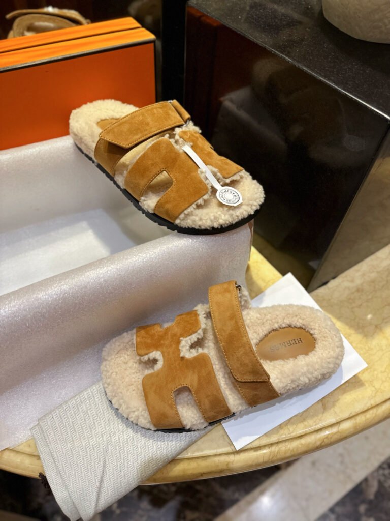 Hermès Unisex Shearling Shoes detail 1