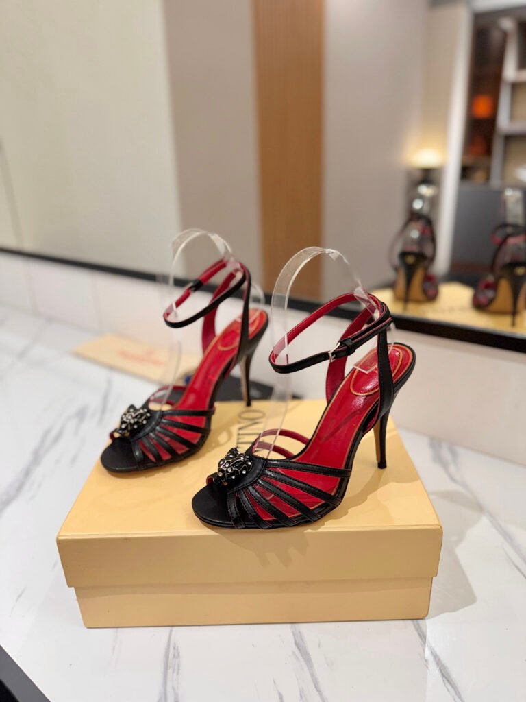 Valentino Garavani Women's High-Heel Pumps detail image 1