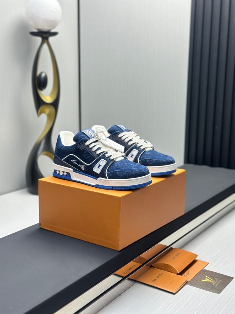 Louis Vuitton Unisex Sneakers detail image 1