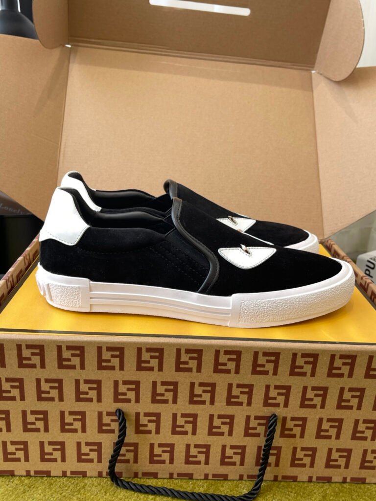 Fendi Unisex Sneakers detail 1