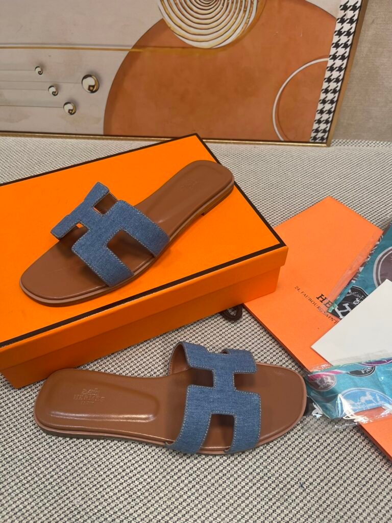 Hermès Unisex Slides detail 1